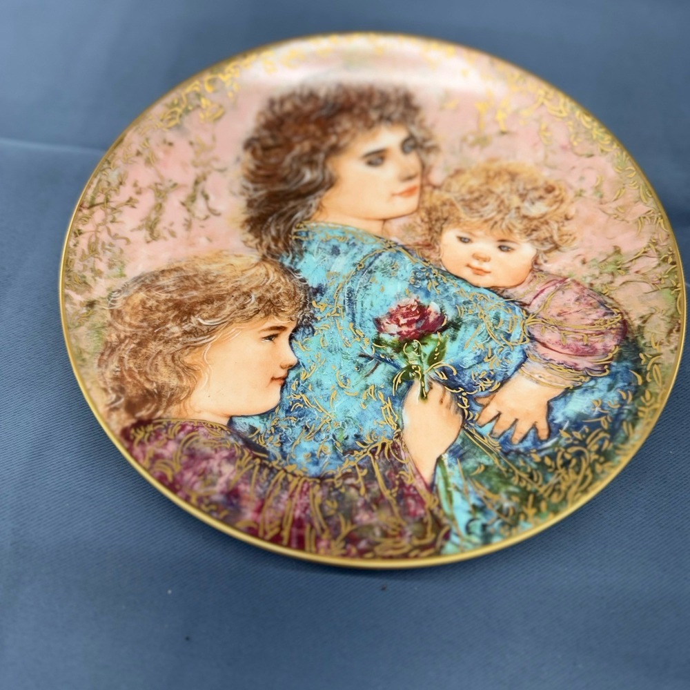 "Elizabeth, Jordan, and Janie" Edna Hibel 1990 Plate, Certificate # 1211A